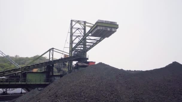 Coal Crusher Machine Grab Ship Unloader Minerals Steel Rolls Goa — Stok Video