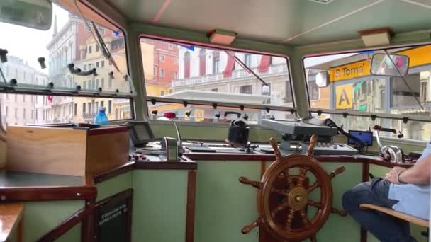 Zicht Gebouwen Venetië Italië Vanuit Een Vaporetto Boot Cockpit — Stockvideo