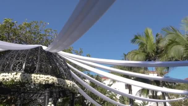 Lyx Utomhus Trädgård Bröllop Ceremoni Gazebo Inredning Etablera Skott — Stockvideo