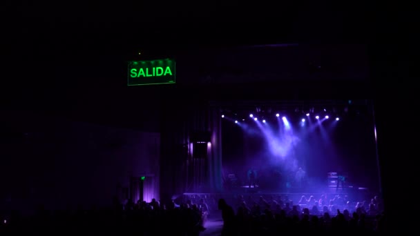 Sinal Saída Luz Led Verde Língua Espanhola Teatro Com Banda — Vídeo de Stock