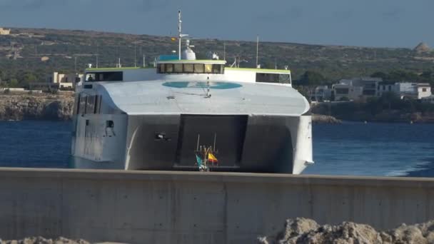 Fast Ferry Компании Balearia Работающей Порту Ciutadella Менхенгладбахе Летом 2021 — стоковое видео