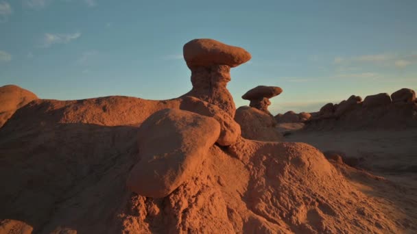 Hoodoos Iluminados Por Luz Del Sol Goblin Valley State Park — Vídeo de stock