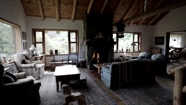 素敵な暖炉 パタゴニアアルゼンチンの生活空間 — ストック動画