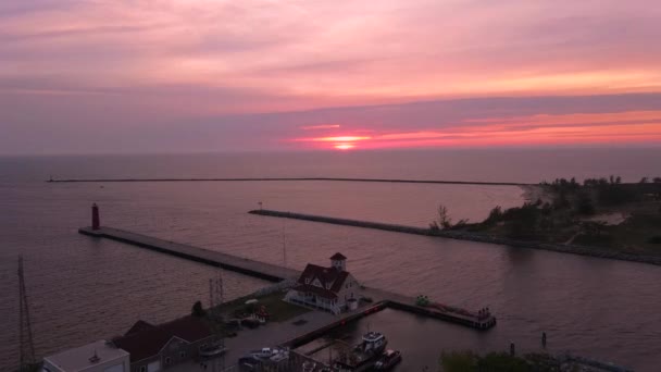 Veduta Aerea Del Famoso Canale Del Lago Muskegon Durante Tramonto — Video Stock