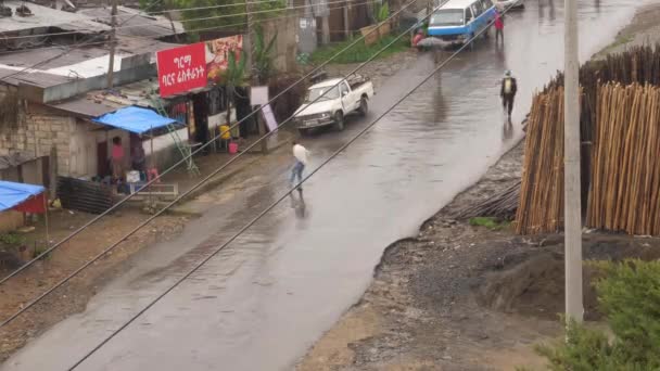 Πολυσύχναστος Δρόμος Στην Αγροτική Περιοχή Addis Ababa Γεμάτος Ανθρώπους Και — Αρχείο Βίντεο