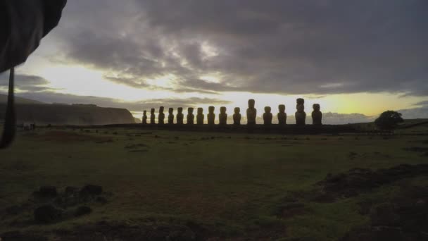 Ahu Tongariki Moai Isla Pascua Durante Amanecer Período Tiempo — Vídeo de stock