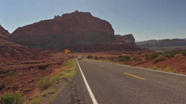 Traffic Highway Sandstone Canyons Background Capitol Reef National Park Torrey — Stock video