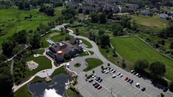 Aerial Drone Vista Giratoria Una Casa Banquetes Para Celebraciones Bodas — Vídeos de Stock