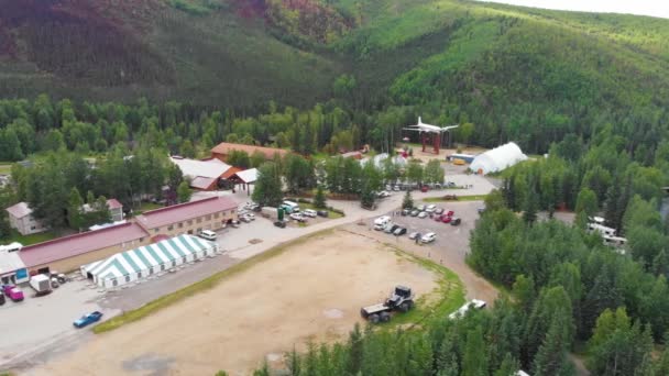 Видео Дрона Chena Hot Springs Resort Вблизи Фэрбенкса Аляска — стоковое видео