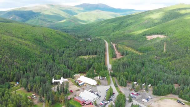 Drone Video Mountains Entrance Chena Hot Springs Resort Pobliżu Fairbanks — Wideo stockowe