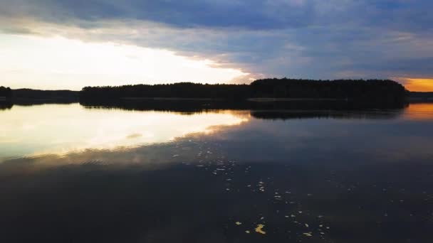 Sunset Lake Wooden Pier Yavaşça Geri Dönen Makarna Vuruşu Wdzydze — Stok video