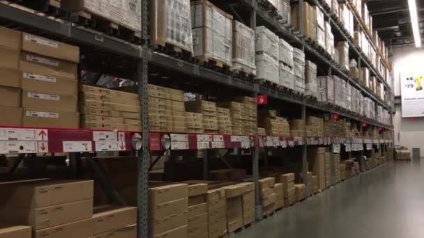 Movimiento Tienda Ikea Para Cliente Recoger Lugar Almacenamiento Muebles Con — Vídeos de Stock