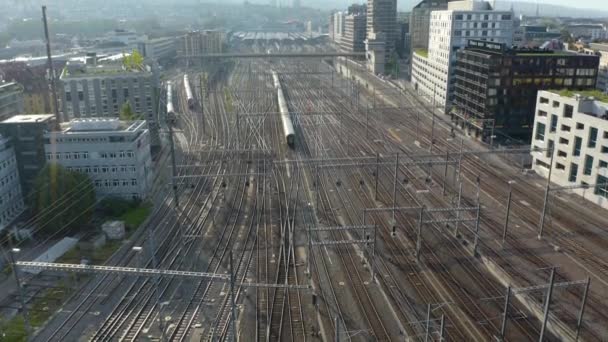 Tåg Till Zürichs Centralstation Fast Pan — Stockvideo