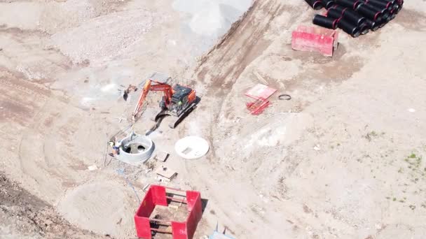 Scavatore Scavatore Bulldozer Preparazione Aerea Tubo Calcestruzzo Dall Alto Vista — Video Stock