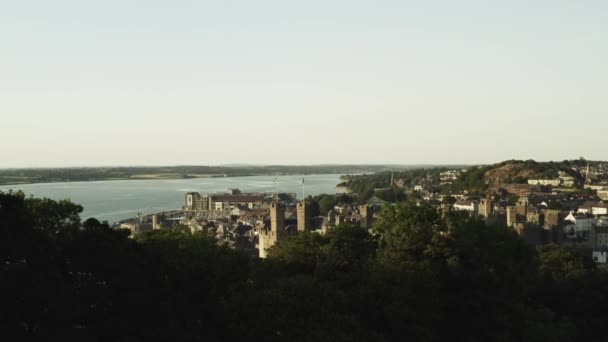 Imágenes Aéreas Del Castillo Caernarfon Filmadas Por Dron Luz Noche — Vídeos de Stock