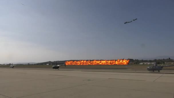 Grandes Explosões Combate Aéreo Cães — Vídeo de Stock