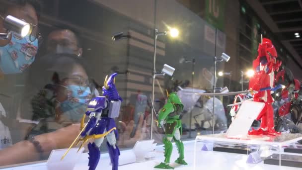 在香港举行的 模拟游戏与游戏 展览期间 参观者可透过 模拟游戏与游戏 欣赏品牌形象 — 图库视频影像