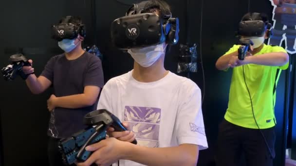 Les Visiteurs Jouent Des Jeux Réalité Virtuelle Lors Exposition Anicom — Video