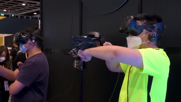 Visitantes Jogam Jogos Realidade Virtual Durante Evento Exposição Anicom Games — Vídeo de Stock