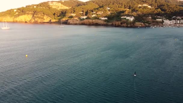 Aerial Drone Πλάνα Γραφικές Θεάσεις Τοπίου Του Man Riding Jetfoil — Αρχείο Βίντεο