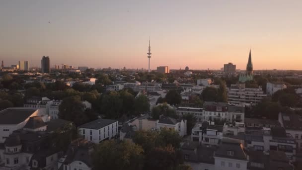 Sunset Aerial Centro Hamburgo Heinrich Hertz Tower Ayuntamiento Casas Con — Vídeos de Stock