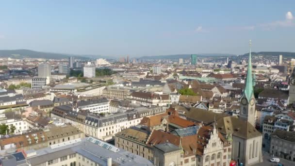 Avião Fixo Panning Shot Revela Rio Limmat Centro Zurique — Vídeo de Stock