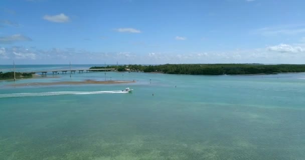 Drone Disparo Crucero Barco Cerca Robbie Marina Islamorada Florida Keys — Vídeo de stock