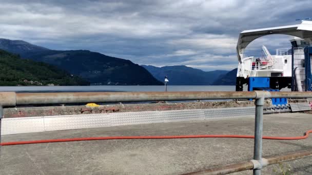 Ferry Kinsarvik Empresa Boreal Que Chega Porto Kinsarvik Ullensvang Fecho — Vídeo de Stock