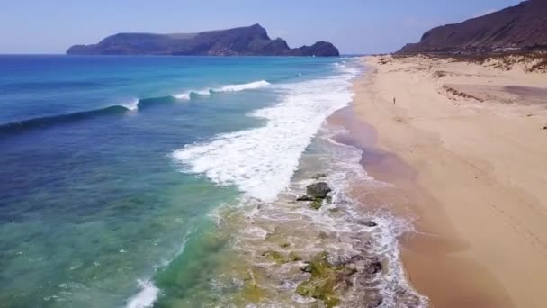 Belo Tiro Aéreo Uma Praia Intocada Ilha Porto Santo Drone — Vídeo de Stock