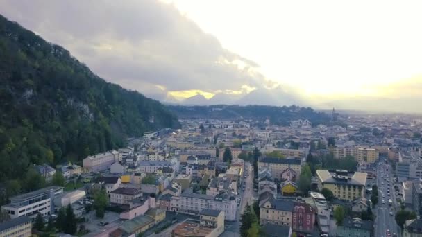 Salzburg City Στην Αυστρία Aerial Panoramic Pan View Buildings Street — Αρχείο Βίντεο