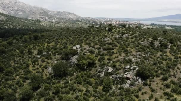Découverte Aérienne Épique Manzanares Real Réservoir Santillana Depuis Les Contreforts — Video