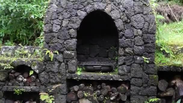 Barbacoa Piedra Rústica Lado Cabina — Vídeo de stock