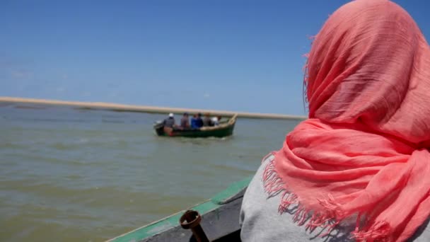 Cinematic Shot Fishing Boat Navigating Naila Lagoon While Woman Watches — Stock Video