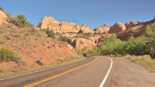 Traffic Remote Highway Passing Sandstone Domes Capitol Reef National Park — Stock video