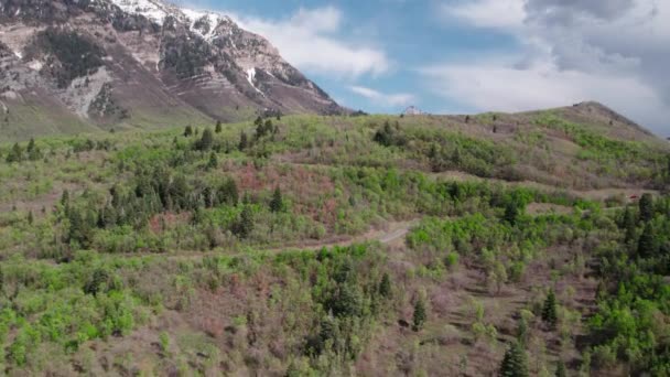 Flyover Shot Beautiful Provo Canyon Cascade Mountains Revealed Backdrop Utah — Video
