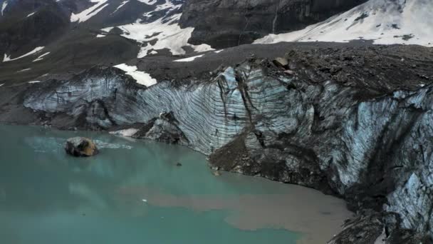 Danau Tersembunyi Yang Diberi Makan Oleh Gletser Clariden — Stok Video