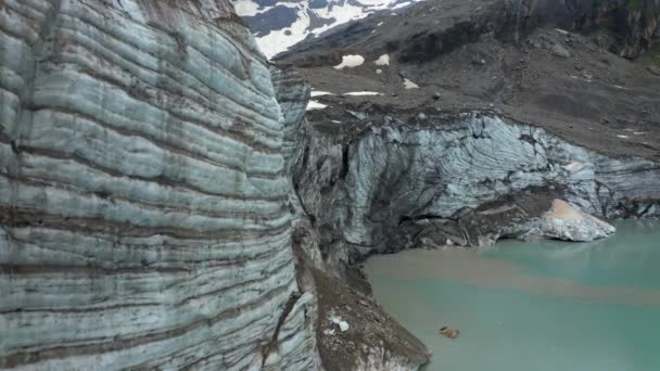 Volando Cerca Del Glaciar Que Derrite Sobre Lago Griesslisee Clariden — Vídeos de Stock