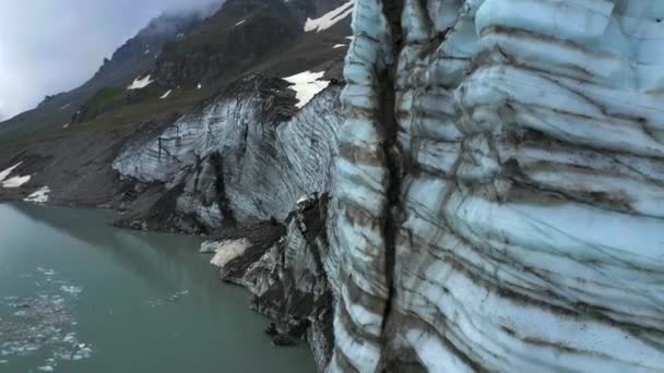 Flygande Bredvid Glaciär Vid Turkosa Sjön Griessli — Stockvideo