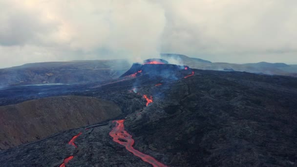 Geldingadalsgos Eruption Fagradalsfjall Volcano Spewing Lava Eruption Reykjanes Iceland Aerial — Stock Video