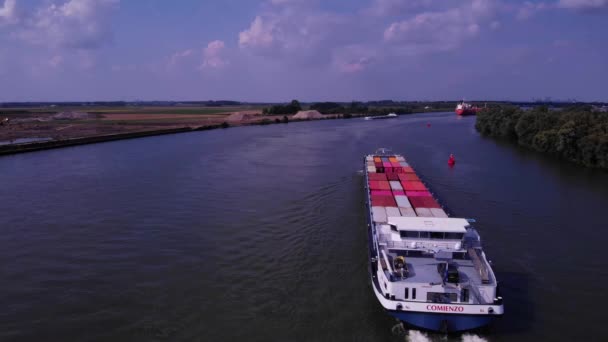 Comienzo Cargo Container Ship Nawigacja Oude Maas Przez Puttershoek Powoli — Wideo stockowe