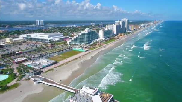 Drone Voando Para Longe Daytona Beach Shore Revelando Vista Litoral — Vídeo de Stock