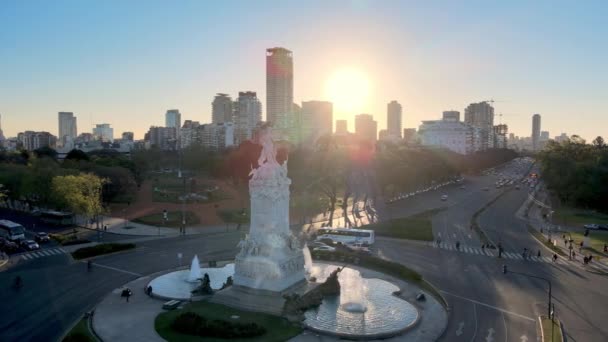 ブエノスアイレス ドローンパンのパレルモ地区のスペイン語の記念碑 — ストック動画