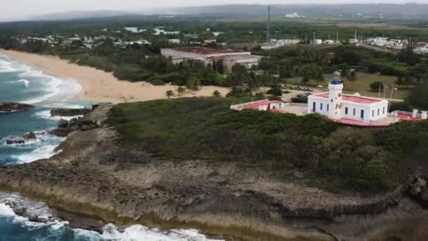 Luftaufnahme Des Leuchtturms Von Arecibo Und Des Idyllischen Strandes Von — Stockvideo