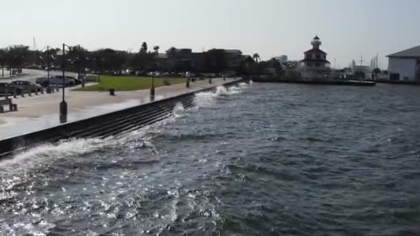 Crashing Waves Stepped Seawall Lakeshore Drive West End New Orleans – stockvideo