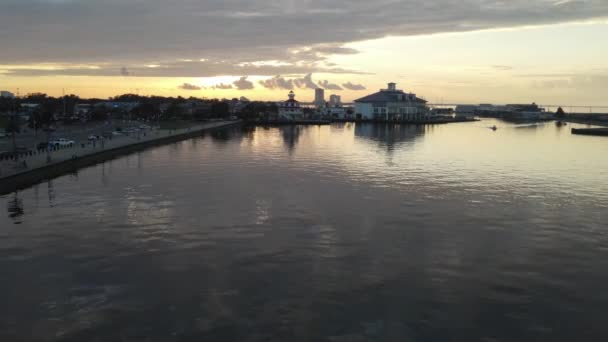 Sereno Océano Con Reflexión Cerca Southern Yacht Club Nueva Orleans — Vídeos de Stock