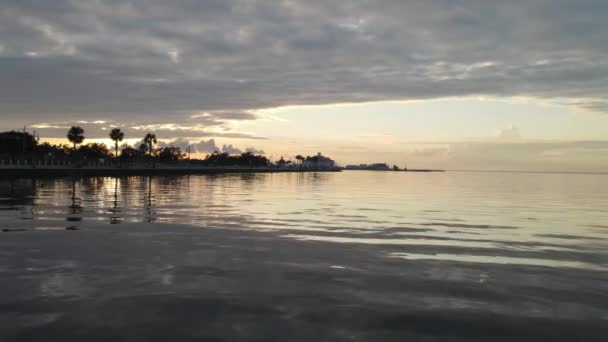 Serene Water Lake Pontchartrain Mirror Reflection Sunset Lakeshore Drive New — стокове відео