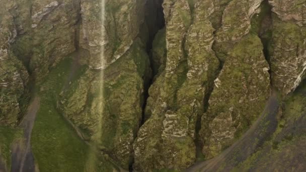 Вид Воздуха Прочный Горный Ландшафт Зеленым Мхом Полуострове Снайфельснес Исландии — стоковое видео