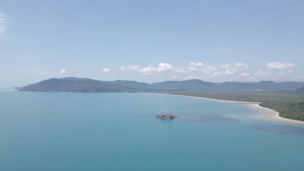 Aerial View Thornton Beach Struck Island Clear Blue Sky Qld — Αρχείο Βίντεο