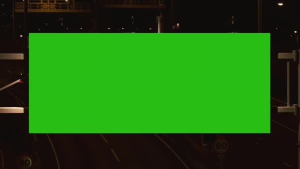 夜市街道广告牌上有绿色的屏风 文本或副本的绿色屏幕 — 图库视频影像