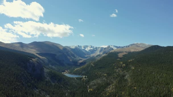 Wide Landscape Aerial Alpine Lake Surrounded Dramatic Mountain Range — Stock Video